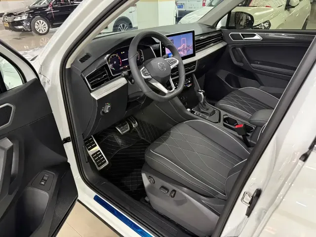 Volkswagen Tiguan L 2025 330TSI Automatic 2WD R-Line Dragon Glory Edition — Фото автомобиля 5