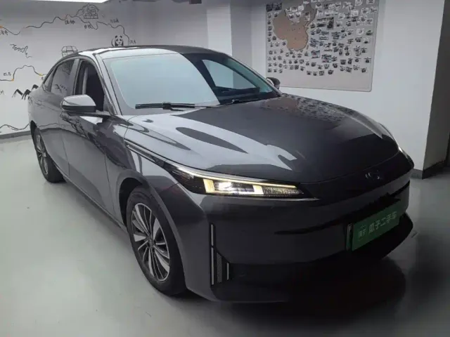 Changan Qiyuan A05 — Фото автомобиля 3