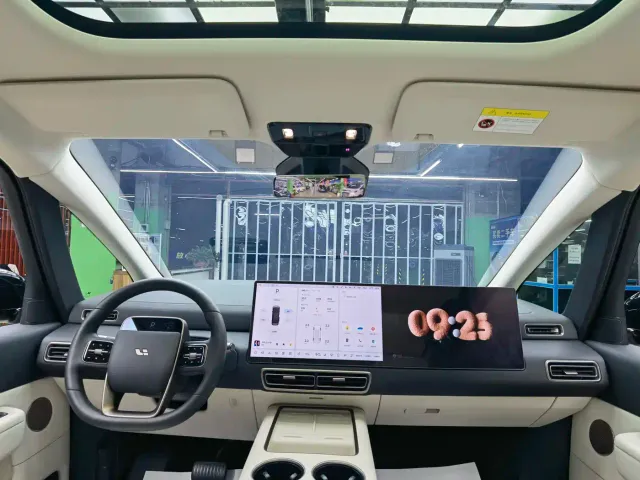 Li Auto MEGA — Фото автомобиля 7