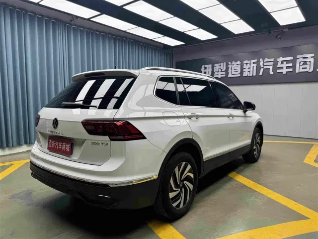 Volkswagen Tiguan L — Фото автомобиля 9