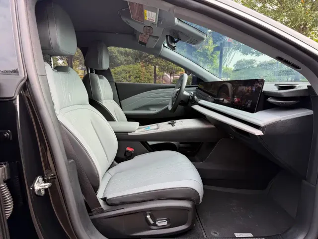 Geely Galaxy E8 — Фото автомобиля 11