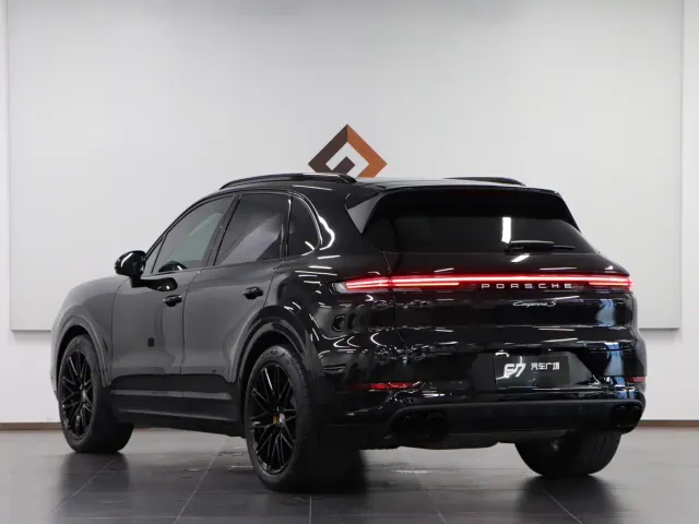 Porsche Cayenne — Фото автомобиля 4