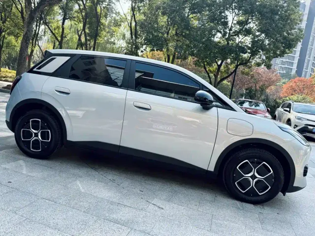 GAC Aion UT — Фото автомобиля 2