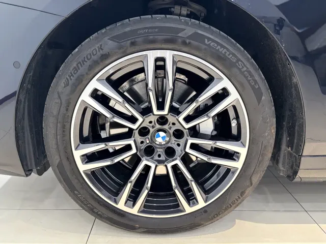 BMW 5 Series — Фото автомобиля 25
