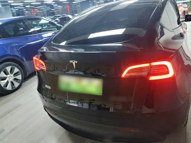 Tesla Model Y — Фото автомобиля 5