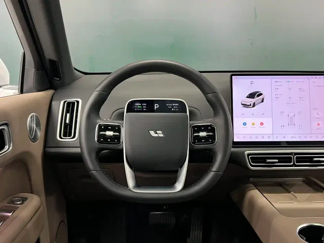 Li Auto L8 — Фото автомобиля 15