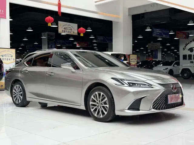 Lexus ES — Фото автомобиля 3