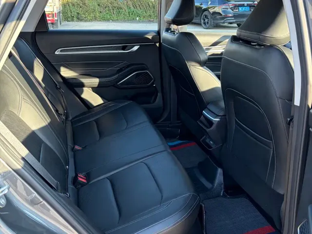 Geely Emgrand — Фото автомобиля 6