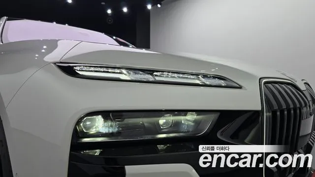 BMW i7 G70 — Фото автомобиля 7