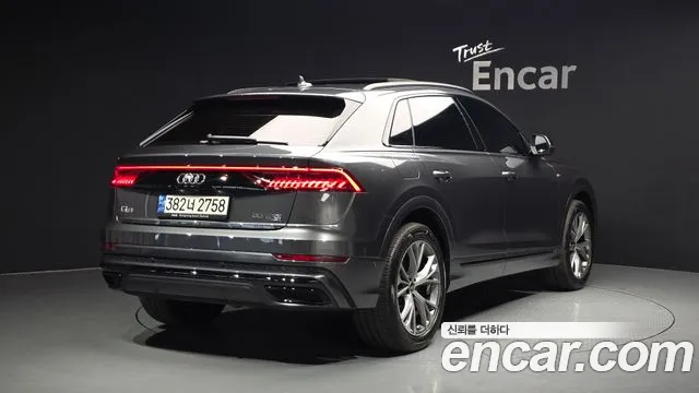 Audi Q8 55 TFSI quattro Premium — Фото автомобиля 2