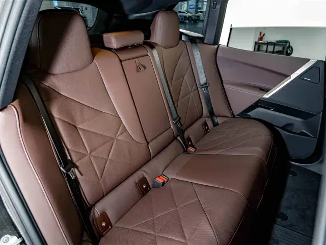 BMW iX — Фото автомобиля 24