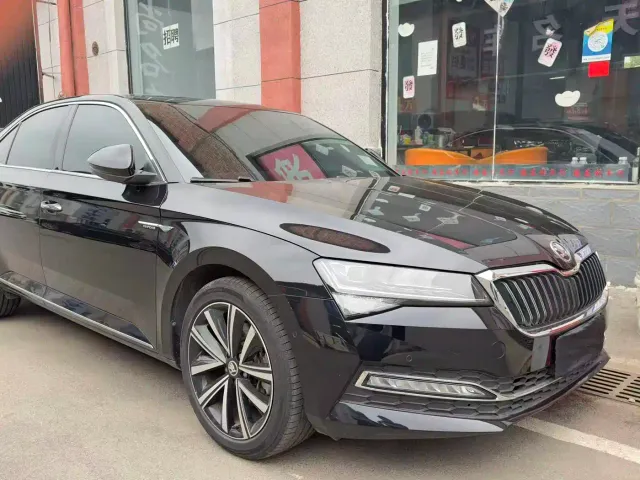 Skoda Superb — Фото автомобиля 2
