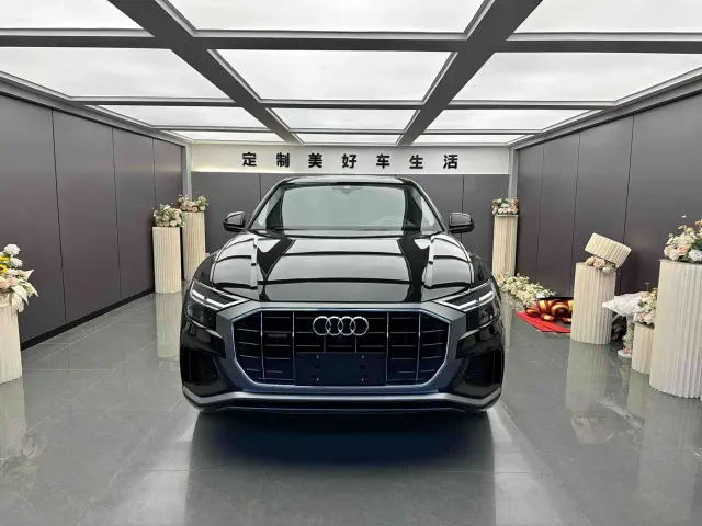 Audi Q8 — Фото автомобиля 2