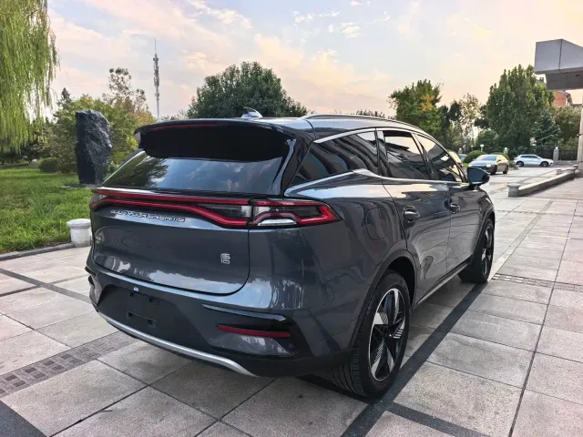 BYD Tang — Фото автомобиля 6