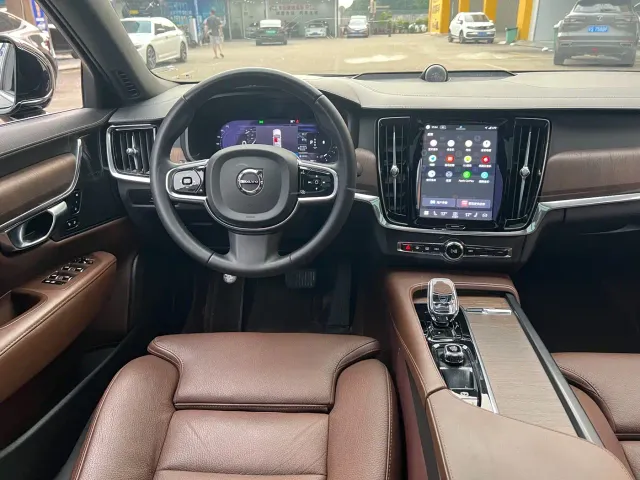 Volvo S90 — Фото автомобиля 21