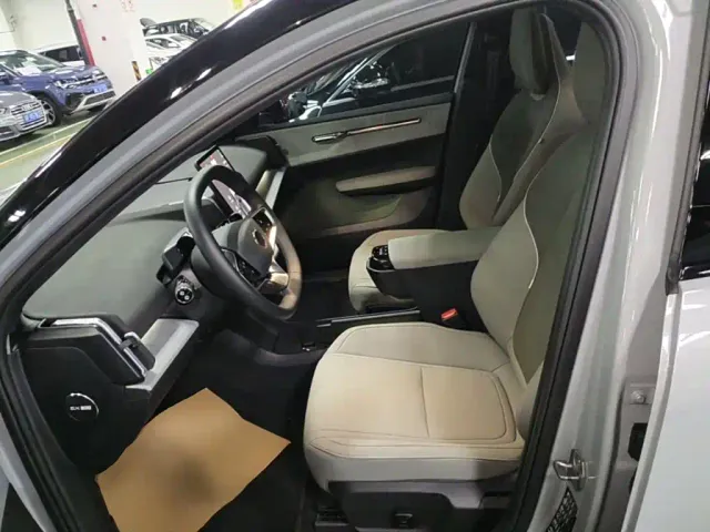 Volvo EX30 — Фото автомобиля 14
