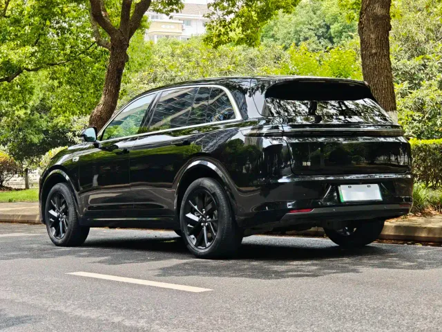 Li Auto L7 — Фото автомобиля 17