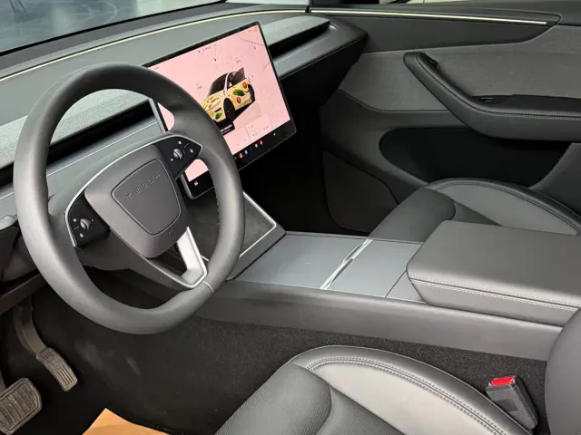 Tesla Model Y — Фото автомобиля 9