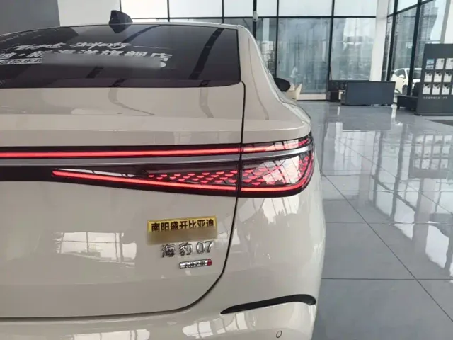 BYD Seal 07 DM-i — Фото автомобиля 7