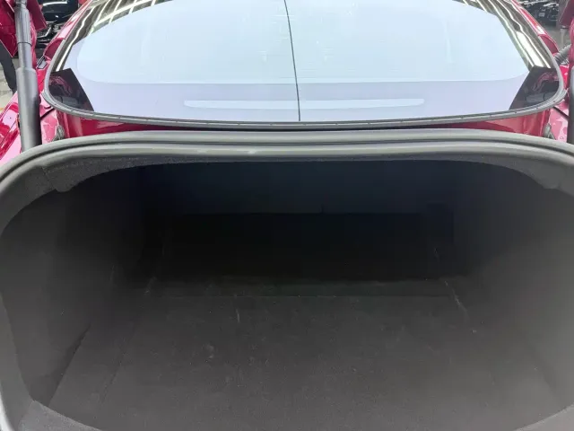 Tesla Model 3 — Фото автомобиля 16