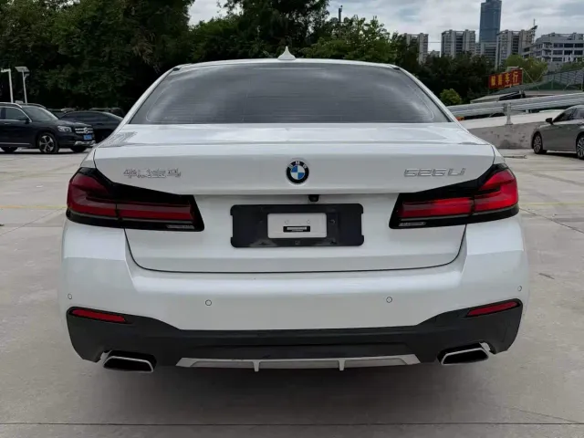 BMW 5 Series — Фото автомобиля 9