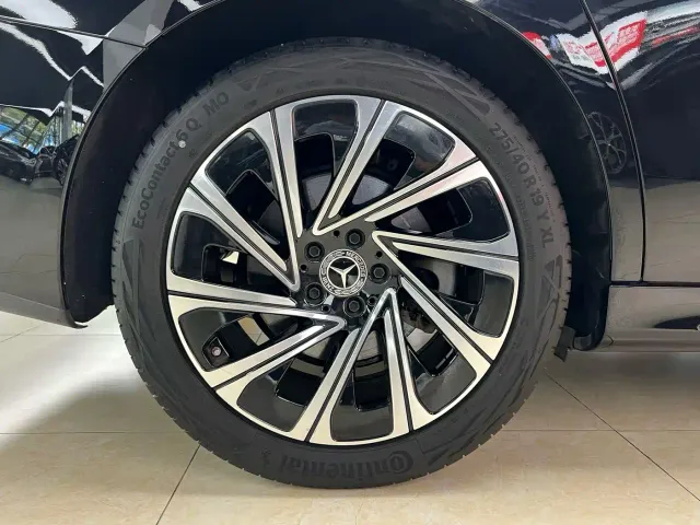 Mercedes-Benz E-Class — Фото автомобиля 27