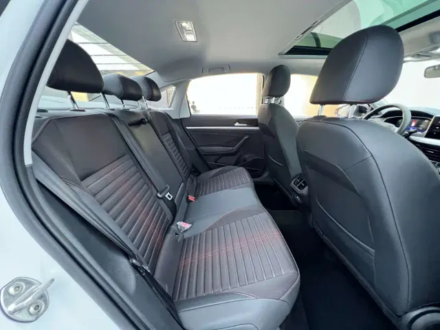 Volkswagen Lavida — Фото автомобиля 16