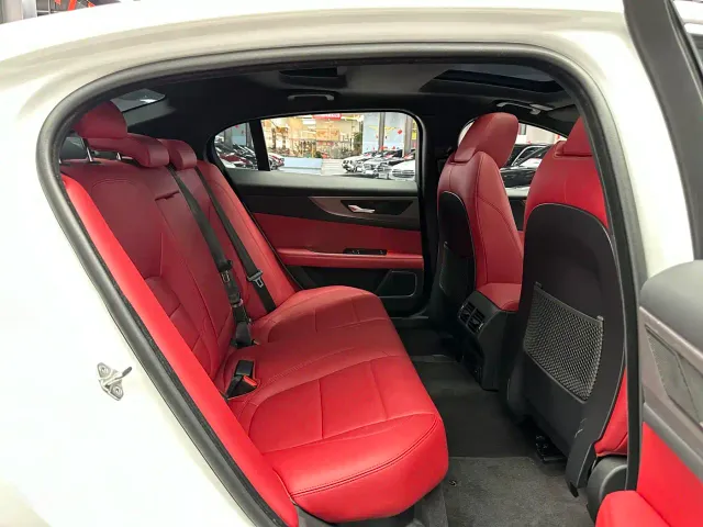 Jaguar XEL — Фото автомобиля 5