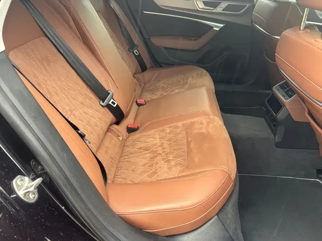 Audi A7L — Фото автомобиля 10