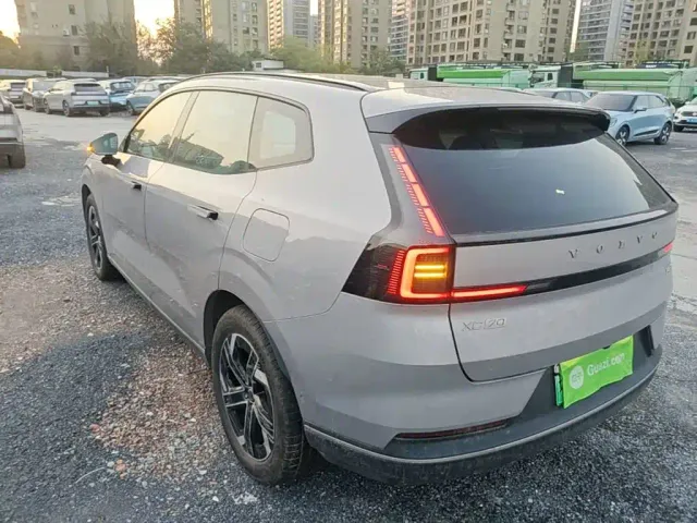 Volvo XC70 Plug-in Hybrid — Фото автомобиля 4