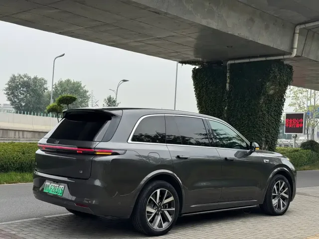 Li Auto L8 — Фото автомобиля 4
