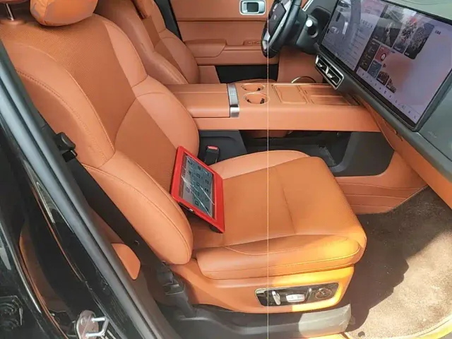 Li Auto L8 — Фото автомобиля 24