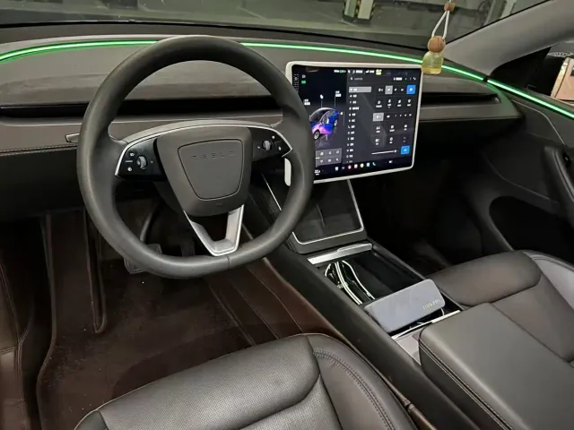 Tesla Model Y — Фото автомобиля 13