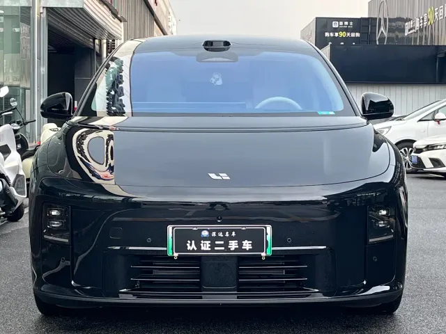 Li Auto i8 — Фото автомобиля 2