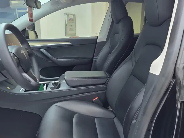 Tesla Model Y — Фото автомобиля 13