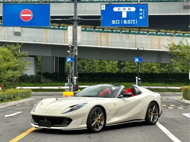 Ferrari 812 — Фото автомобиля 3