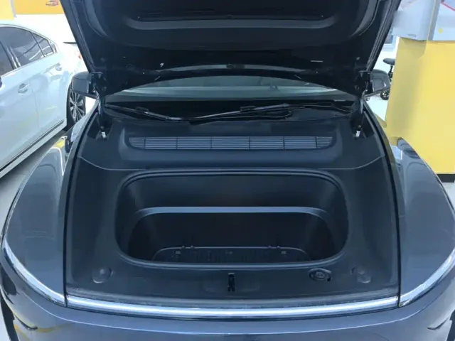 Tesla Model Y — Фото автомобиля 19