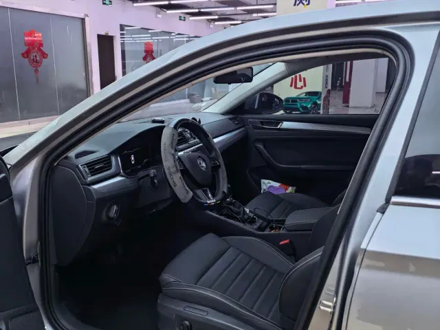 Skoda Superb — Фото автомобиля 8