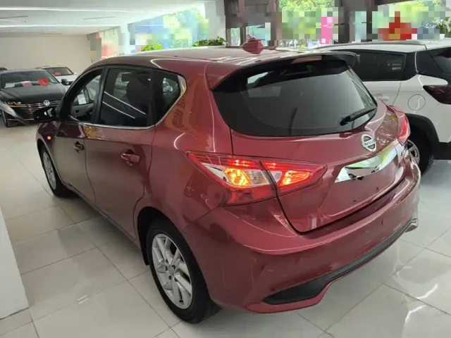 Nissan Tiida — Фото автомобиля 4