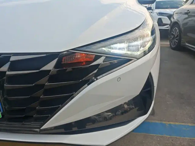 Hyundai Elantra — Фото автомобиля 23