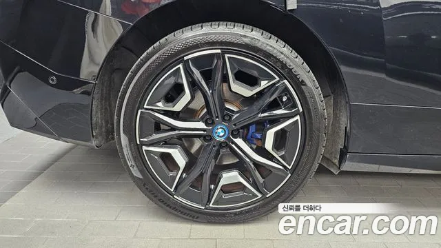 BMW iX — Фото автомобиля 5