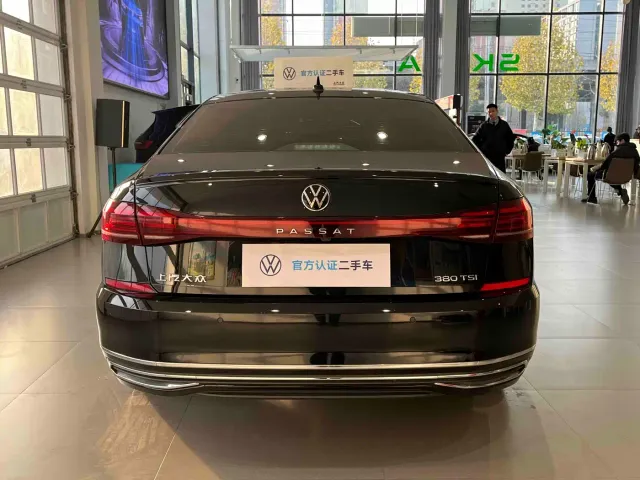 Volkswagen Passat — Фото автомобиля 14
