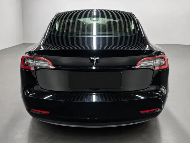 Tesla Model 3 — Фото автомобиля 8