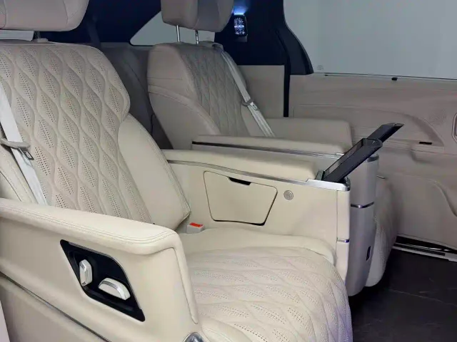 Toyota Sienna — Фото автомобиля 6