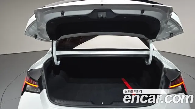Hyundai AVANTE Новый Avante (CN7) — Фото автомобиля 16