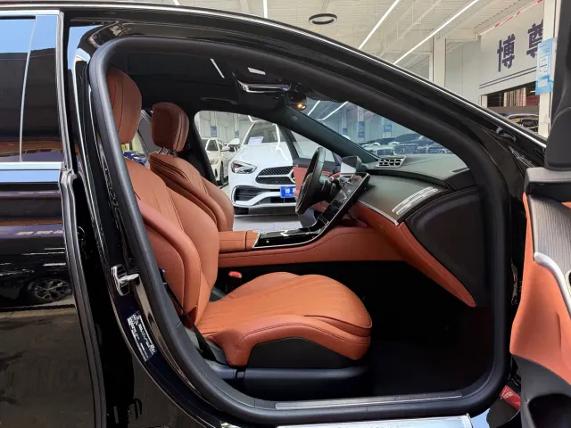 Mercedes-Benz S-Class — Фото автомобиля 16