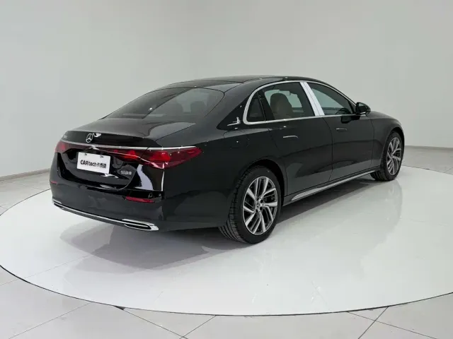 Mercedes-Benz E-Class — Фото автомобиля 10