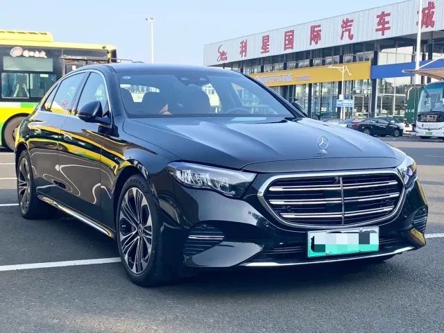 Mercedes-Benz E-Class — Фото автомобиля 3