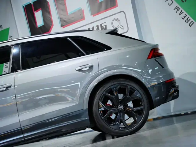 Audi RS Q8 — Фото автомобиля 14