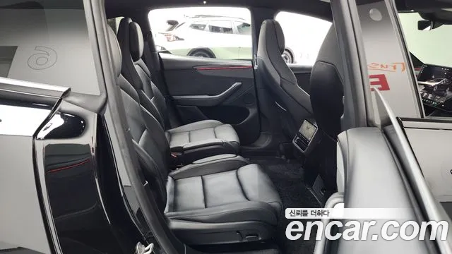 Tesla Model Y — Фото автомобиля 11